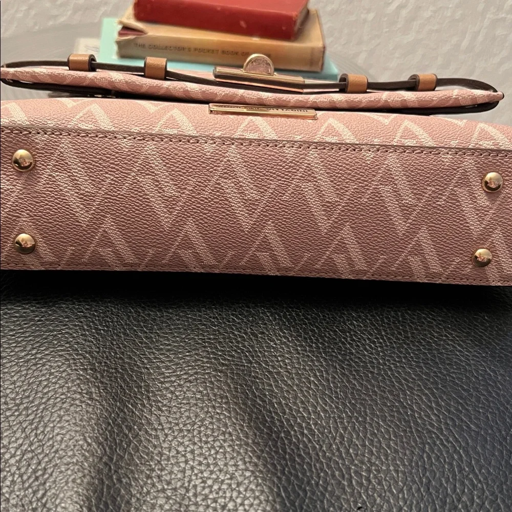 ADRIENNE VITTADINI THE SERAFINA COLLECTION SIGNATURE FLAP NWT Retails$190